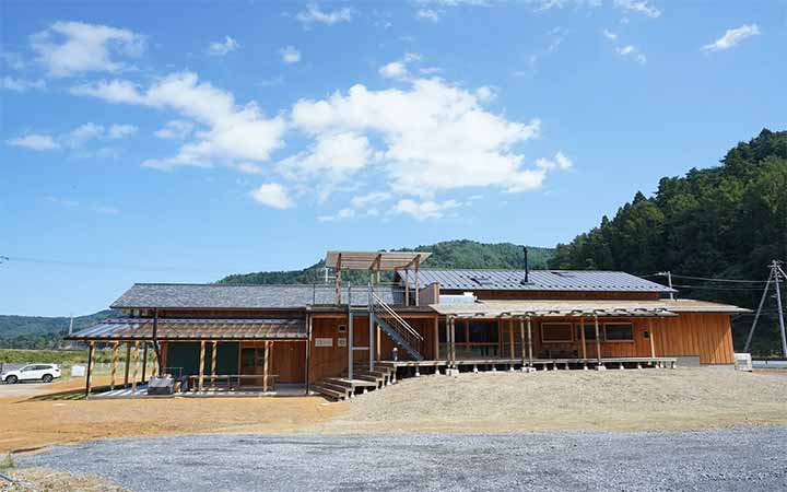 渚の交番 MORIUMIUS MARINE & FOOD