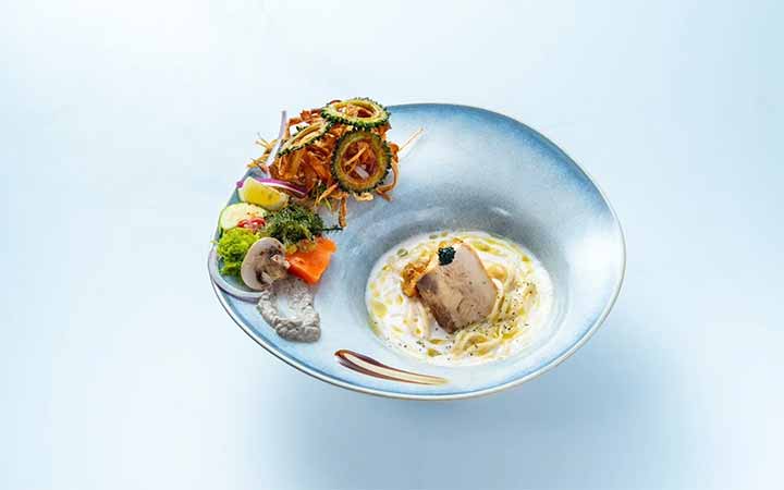 フレンチソーキそば専門店 Salmon Noodle 3.0 首里店