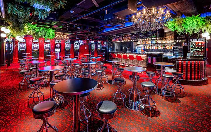 ダイニングダーツバーBee 立川SOUTH店