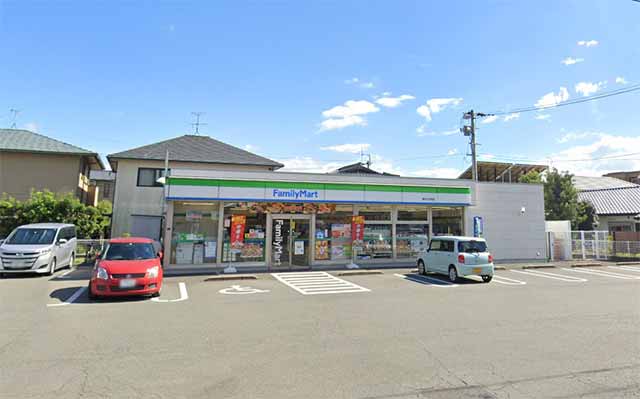 ファミリーマート熊本八反田店