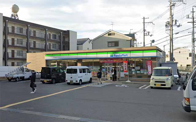 ファミリーマート 摂津庄屋店