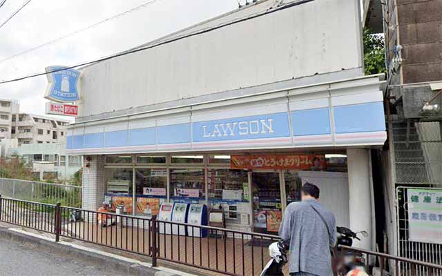 ローソン 那覇開南バス停前店