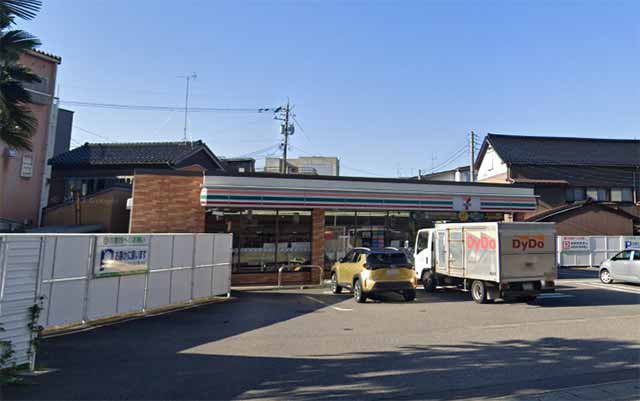 セブンイレブン 砺波表町店