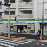 ファミリーマート 上十条三丁目店