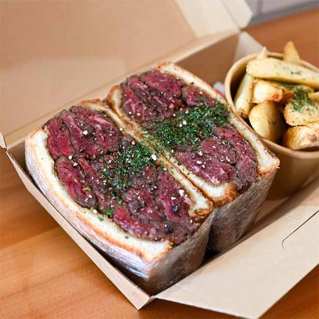 チャームサイドサンドイッチ金沢片町店