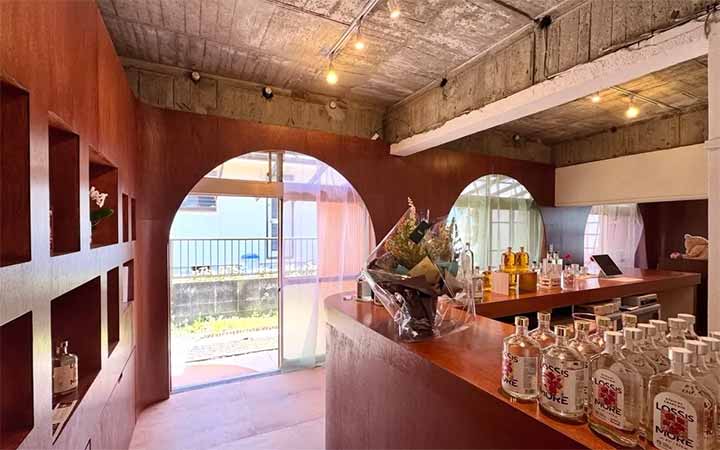 Liquor SHOP & Cafe BAR LOSS IS MORE FUKUOKA
