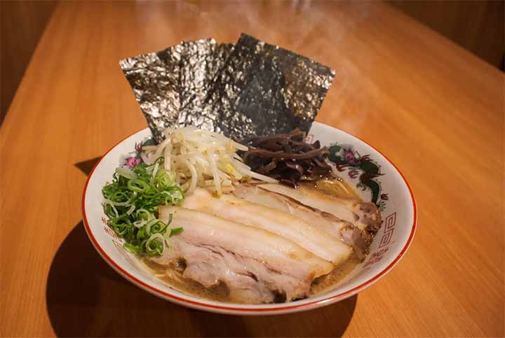 横浜家系×九州豚骨 かんむり家