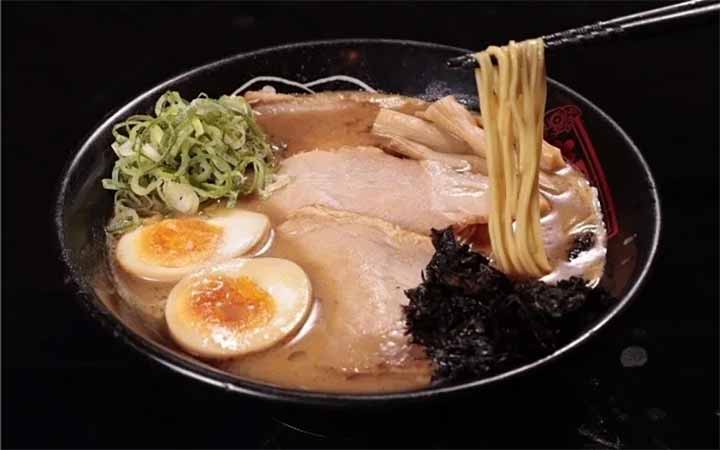 金澤濃厚豚骨ラーメン神仙 富山駅前店